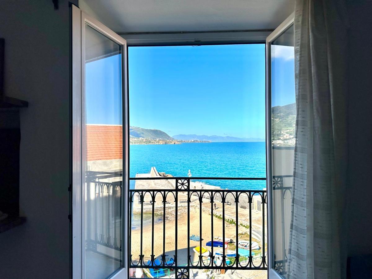 Molo Sea View Apartment Чефалу Екстериор снимка