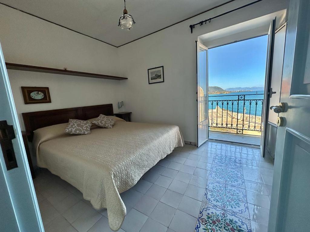 Molo Sea View Apartment Чефалу Екстериор снимка